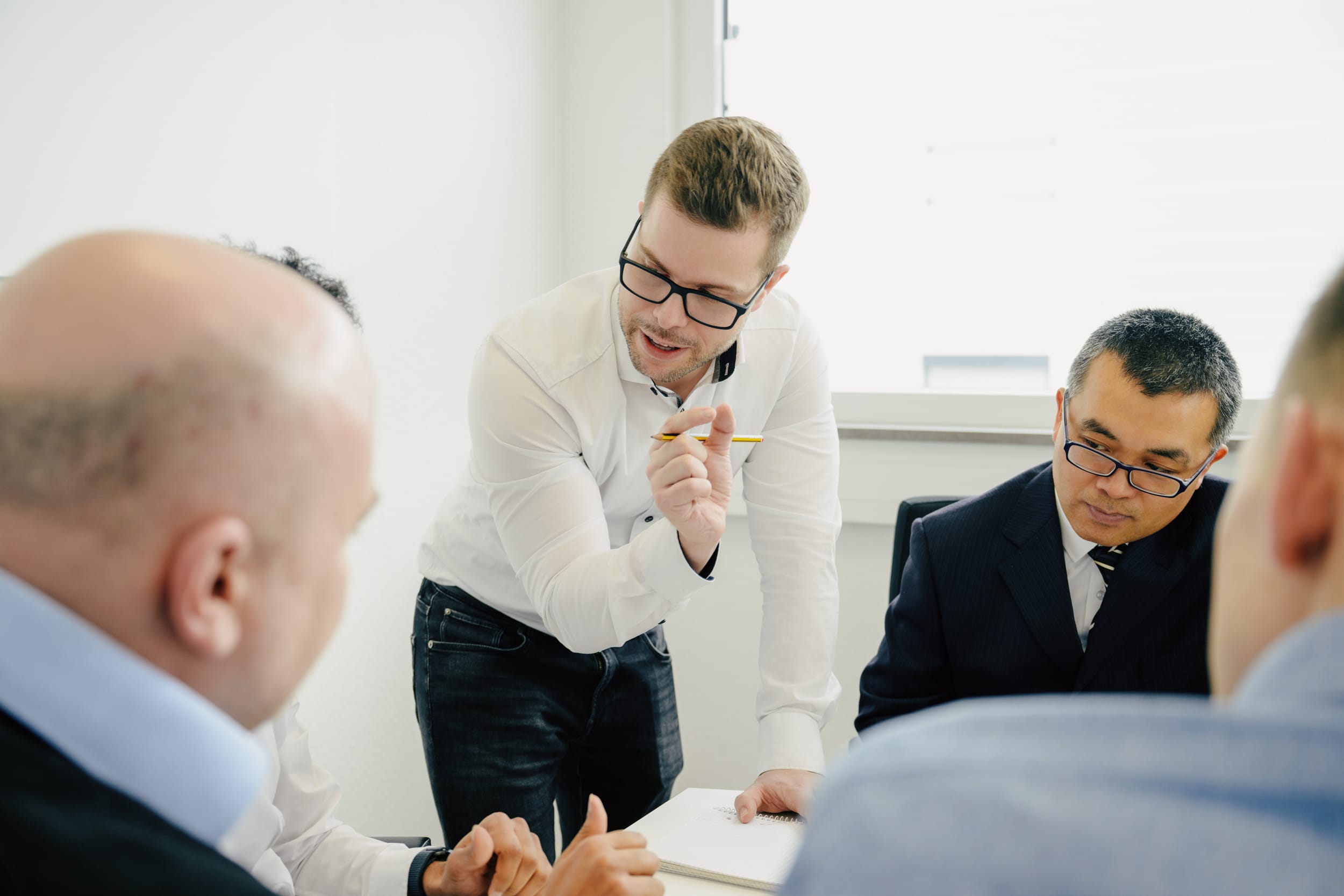 CAE- und FEM-Prozessautomatisierung: Meeting von Kube GmbH mit Ingenieuren